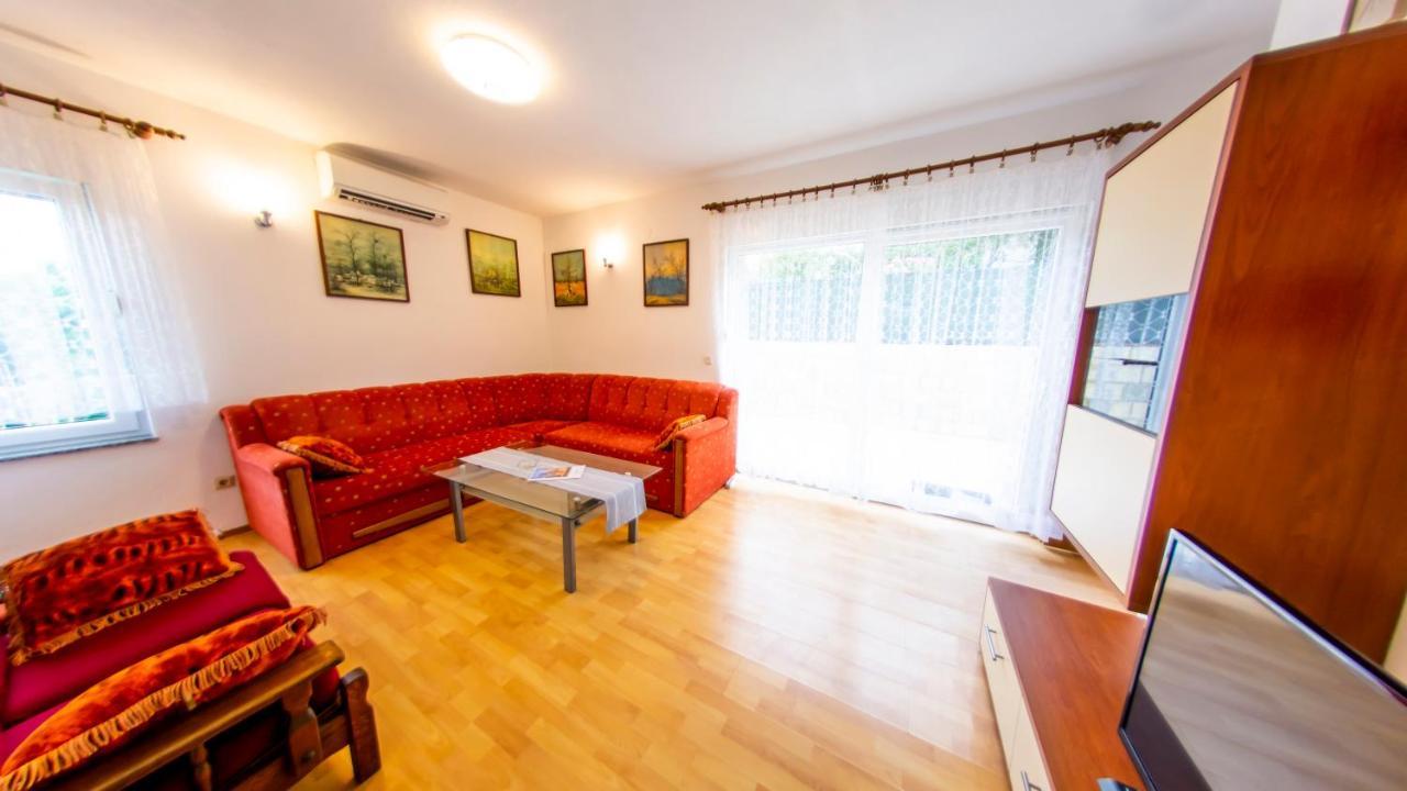 Planikovica Apartments โตรกีร์ ภายนอก รูปภาพ