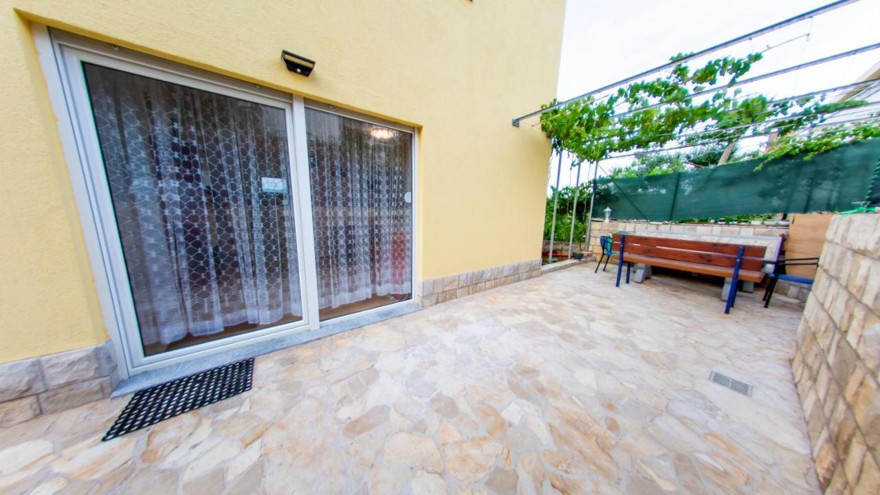 Planikovica Apartments โตรกีร์ ภายนอก รูปภาพ