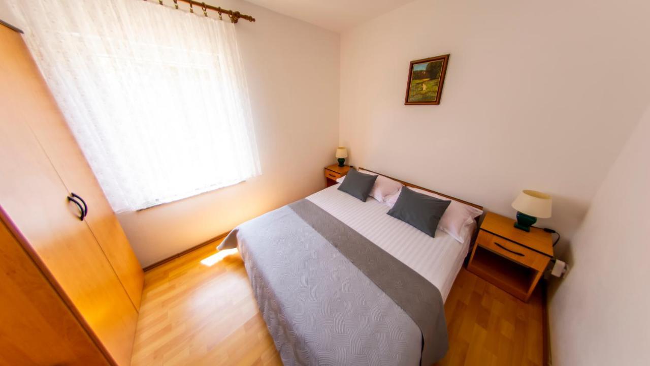 Planikovica Apartments โตรกีร์ ภายนอก รูปภาพ