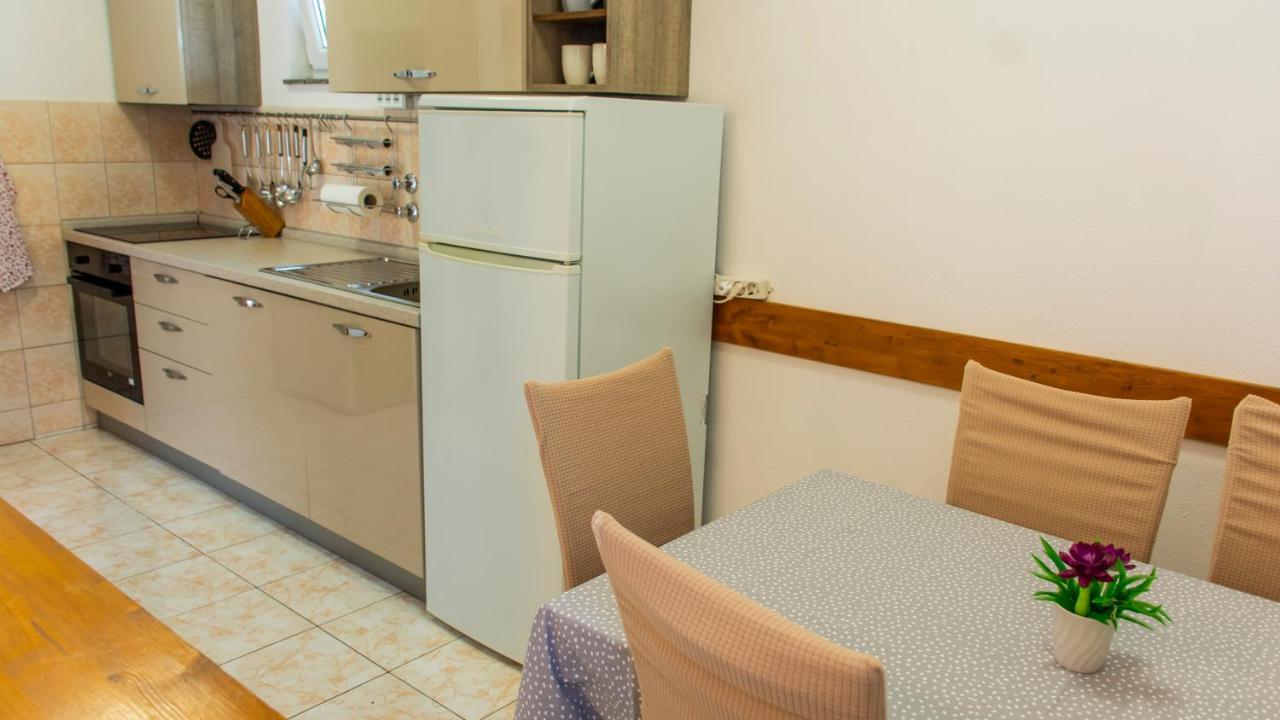 Planikovica Apartments โตรกีร์ ภายนอก รูปภาพ